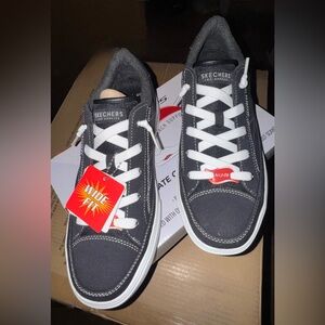 Skechers Women’s Gray Arch Fit Sneakers Wide Fit size 11